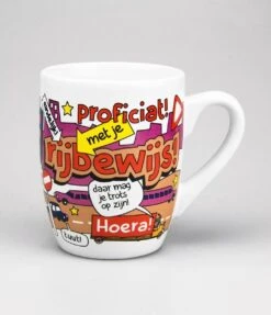 Paper Dreams Mok Cartoon-stijl Rijbewijs Keramiek 325ml Rood/wit -Huishoudelijk Serviesgoed 1034x1200 3