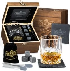 Whisiskey Luxe Whiskey Set - Incl. Whiskey Glas, 4 Whiskey Stones, Onderzetter, Ijstang, Fluwelen Opbergzak, Opbergbox - Whisky Geschenkdoos - Accessoires - Herbruikbare IJsblokjes - Cadeau Voor Man & Vrouw