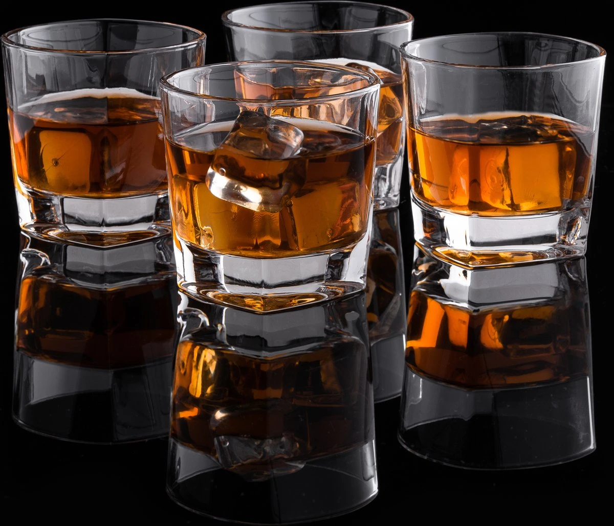 VDN Donella Whiskey Glazen Set Handgeblazen - 4 Whiskeyglazen – Tumbler - Loodvrij Kristal Glas 2 VDN Donella Whiskey Glazen Set Handgeblazen - 4 Whiskeyglazen – Tumbler - Loodvrij Kristal Glas - Afbeelding 2