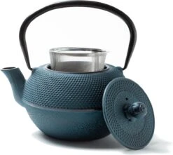 Tealøv THEE SET 1,1 LITER GIETIJZER | COMPLETE SET IN GESCHENKDOOS | Gietijzeren Theepot Met Roestvrijstalen Zeef, Gietijzeren Theekopjes En Onderzetter | In Authentiek Japanse Stijl | Arare Blauw -Huishoudelijk Serviesgoed 1200x1075 3