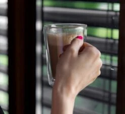 Florina Dubbelwandige Koffieglazen Of Theeglazen Met Oor 340 ML - Set Van 2 - Gehard Glas -Huishoudelijk Serviesgoed 1200x1091 1