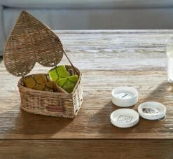 Riviera Maison Theezakjeshouder Met Tekst, Schaaltjes - Theezakjeshouder RM Tea Bar - Wit - Porselein - 4 Stuks -Huishoudelijk Serviesgoed 1200x1104 3