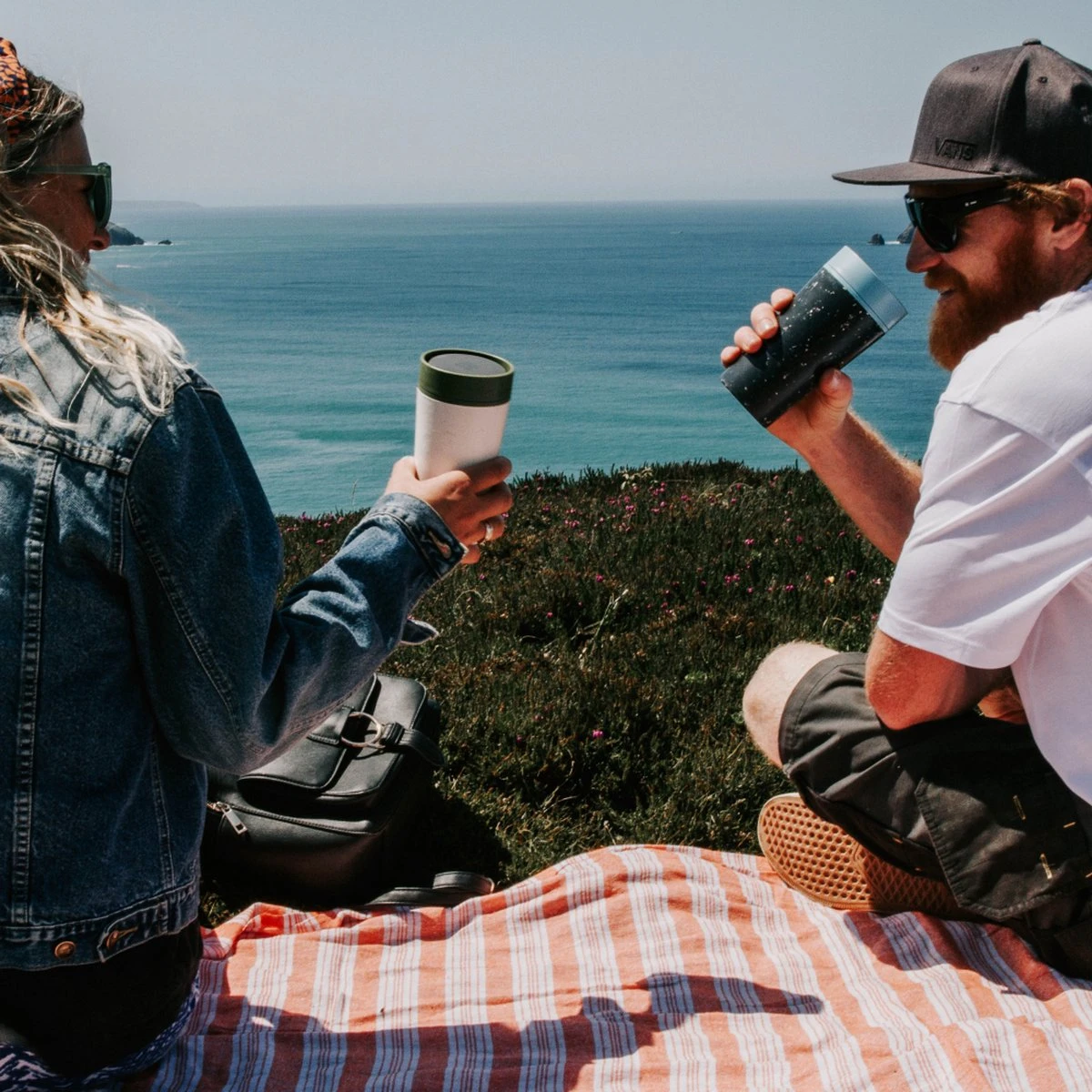 Circular&Co. Herbruikbare To Go Koffiebeker (rCUP) Zwart/geel 12oz/340ml 5 Circular&Co. Herbruikbare To Go Koffiebeker (rCUP) Zwart/geel 12oz/340ml - Afbeelding 5