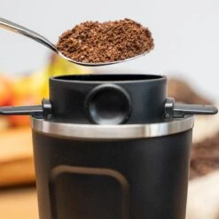 JOR Products® Thermobeker - Koffiezetapparaat - Koffiebonen - Thee - Koffiemachine - Thermoskan - Espressomachine - Reizen - Camping - Koffiefilterhouder 13 JOR Products® Thermobeker - Koffiezetapparaat - Koffiebonen - Thee - Koffiemachine - Thermoskan - Espressomachine - Reizen - Camping - Koffiefilterhouder -Huishoudelijk Serviesgoed 1200x1200 1487