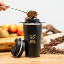 JOR Products® Thermobeker - Koffiezetapparaat - Koffiebonen - Thee - Koffiemachine - Thermoskan - Espressomachine - Reizen - Camping - Koffiefilterhouder 20 JOR Products® Thermobeker - Koffiezetapparaat - Koffiebonen - Thee - Koffiemachine - Thermoskan - Espressomachine - Reizen - Camping - Koffiefilterhouder -Huishoudelijk Serviesgoed 1200x1200 1490