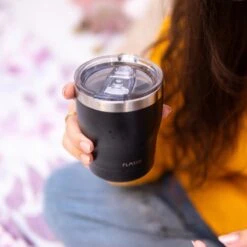 FLASKE Koffiebeker Coffee Cup - Night - 250ml - RVS Koffiebeker To Go Van 250ML -Huishoudelijk Serviesgoed 1200x1200 1500