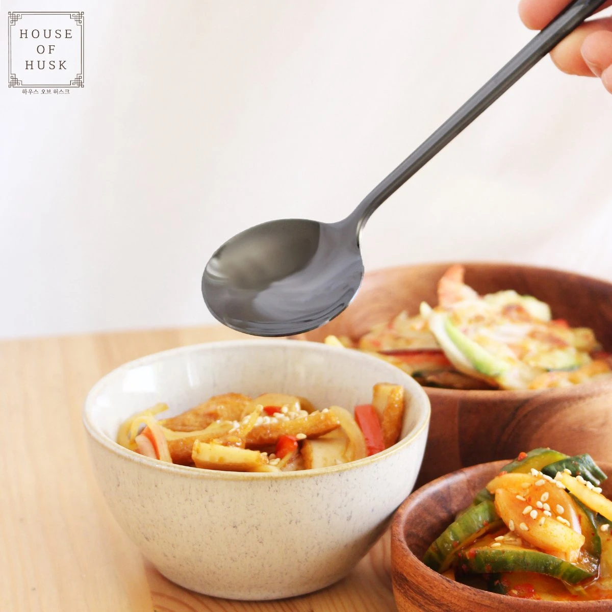 House Of Husk 1 Persoons Chopstick Set - 1 Paar Metalen Koreaanse Eetstokjes - Inclusief Eetlepel En Houder - RVS - Metaal - Eetstokjes - Koreaans - Vaatwasserbestendig - Sushi Chopsticks - Noodles - Zwart 3 House Of Husk 1 Persoons Chopstick Set - 1 Paar Metalen Koreaanse Eetstokjes - Inclusief Eetlepel En Houder - RVS - Metaal - Eetstokjes - Koreaans - Vaatwasserbestendig - Sushi Chopsticks - Noodles - Zwart - Afbeelding 3