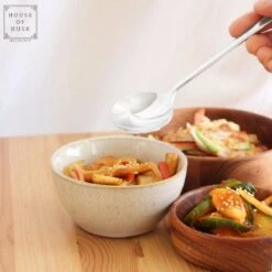 House Of Husk 1 Persoons Chopstick Lepel Set - 1 Paar Metalen Koreaanse Eetstokjes - Inclusief Eetlepel En Houder - RVS - Metaal - Eetstokjes - Koreaans - Vaatwasserbestendig - Sushi Chopsticks - Noodles - Zilver -Huishoudelijk Serviesgoed 1200x1200 373