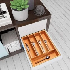 Merkloos Bamboehouten Bestekbak - 5 Compartimenten - 25 X 35 X 6 Cm. - Organizer - 5 Vaks -Huishoudelijk Serviesgoed 1200x1200 460