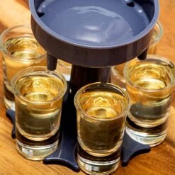 Out Of The Blue Shotglas Dispenser - Bartools - Met 6 Shotglazen - Kado -Huishoudelijk Serviesgoed 1200x1200 595