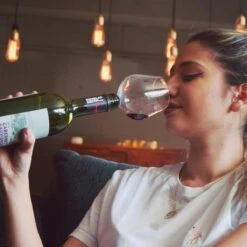 MikaMax Wijnfles Glas XXL - Groot Wijnglas - Past Standaard Kurk Op - 750ml -Huishoudelijk Serviesgoed 1200x1200 642