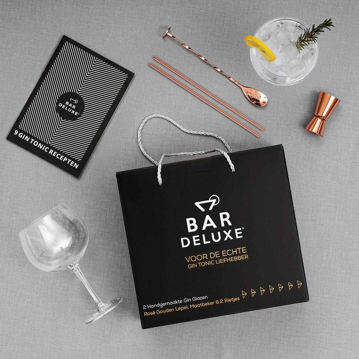BarDeluxe® Gin Tonic Glazen - Gin Tonic Geschenkset - Handgeblazen - Gin Glazen - 2 Stuks - Gin Set - Kristal - Inclusief 2 Gin Glazen, Gin Tonic Lepel, Maatbeker, 2 RVS Rietjes & Receptenboekje 2 BarDeluxe® Gin Tonic Glazen - Gin Tonic Geschenkset - Handgeblazen - Gin Glazen - 2 Stuks - Gin Set - Kristal - Inclusief 2 Gin Glazen, Gin Tonic Lepel, Maatbeker, 2 RVS Rietjes & Receptenboekje - Afbeelding 2