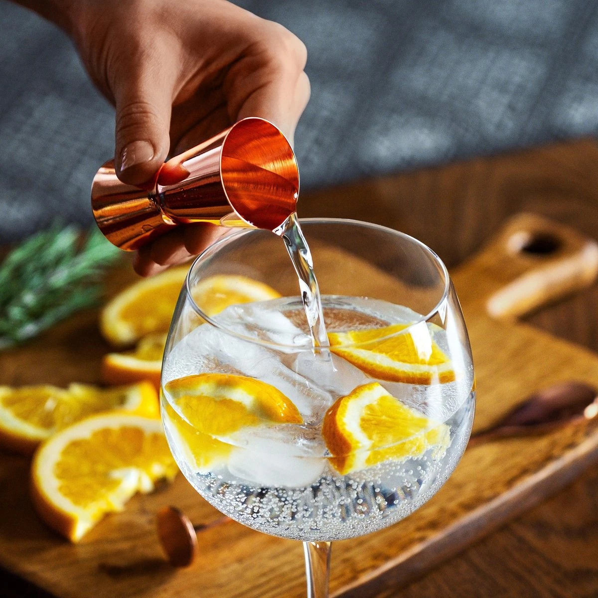 BarDeluxe® Gin Tonic Glazen - Gin Tonic Geschenkset - Handgeblazen - Gin Glazen - 2 Stuks - Gin Set - Kristal - Inclusief 2 Gin Glazen, Gin Tonic Lepel, Maatbeker, 2 RVS Rietjes & Receptenboekje 6 BarDeluxe® Gin Tonic Glazen - Gin Tonic Geschenkset - Handgeblazen - Gin Glazen - 2 Stuks - Gin Set - Kristal - Inclusief 2 Gin Glazen, Gin Tonic Lepel, Maatbeker, 2 RVS Rietjes & Receptenboekje - Afbeelding 6
