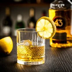 Kristal Superior Whiskey Glazen Set In Luxe Geschenkdoos By GDLF® - Whiskey Set - Hoogwaardig 100% Lood-Vrij Kristal - Made In Europa - Luxe Waterglazen - Gin Tonic Glazen - Cocktailglazen - Likeurglazen - Whisky Glazen - Cadeau Voor Man & Vrouw -Huishoudelijk Serviesgoed 1200x1200 808