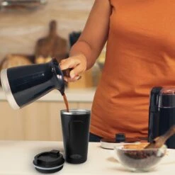 Nimma® Thermosbeker - 510 Ml - Koffiemok / Koffiebeker To Go - Travel Mug - Voor In De Auto - Rvs - Incl. E-Kookboek - Zwart -Huishoudelijk Serviesgoed 1200x1200 898