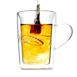 Riviera Maison Dubbelwandig Theeglas, Koffieglas Met Tekst - C'est Chaud Mug - Transparant - Glas 270 Ml - 1 Stuk -Huishoudelijk Serviesgoed 1200x1200 915