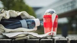 Sareva Muesli Beker - Met Lepel - Yoghurt 2 Go - Rood -Huishoudelijk Serviesgoed 1200x675 5