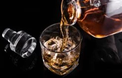 VDN Donella Whiskey Glazen Set Handgeblazen - 4 Whiskeyglazen – Tumbler - Loodvrij Kristal Glas 11 VDN Donella Whiskey Glazen Set Handgeblazen - 4 Whiskeyglazen – Tumbler - Loodvrij Kristal Glas -Huishoudelijk Serviesgoed 1200x762 1