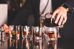 VDN Donella Whiskey Glazen Set Handgeblazen - 4 Whiskeyglazen – Tumbler - Loodvrij Kristal Glas 12 VDN Donella Whiskey Glazen Set Handgeblazen - 4 Whiskeyglazen – Tumbler - Loodvrij Kristal Glas -Huishoudelijk Serviesgoed 1200x799 79