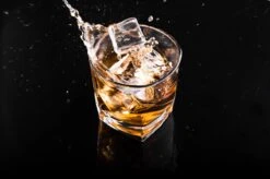 VDN Donella Whiskey Glazen Set Handgeblazen - 4 Whiskeyglazen – Tumbler - Loodvrij Kristal Glas 17 VDN Donella Whiskey Glazen Set Handgeblazen - 4 Whiskeyglazen – Tumbler - Loodvrij Kristal Glas -Huishoudelijk Serviesgoed 1200x799 81