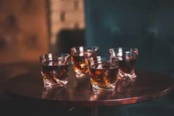 VDN Edam Whiskey Glazen Set Handgeblazen - 4 Whiskeyglazen – Tumbler - Loodvrij Kristal Glas 15 VDN Edam Whiskey Glazen Set Handgeblazen - 4 Whiskeyglazen – Tumbler - Loodvrij Kristal Glas -Huishoudelijk Serviesgoed 1200x799 86