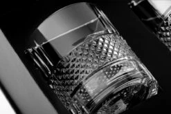 Kristal Superior Whiskey Glazen Set In Luxe Geschenkdoos By GDLF® - Whiskey Set - Hoogwaardig 100% Lood-Vrij Kristal - Made In Europa - Luxe Waterglazen - Gin Tonic Glazen - Cocktailglazen - Likeurglazen - Whisky Glazen - Cadeau Voor Man & Vrouw -Huishoudelijk Serviesgoed 1200x801 8