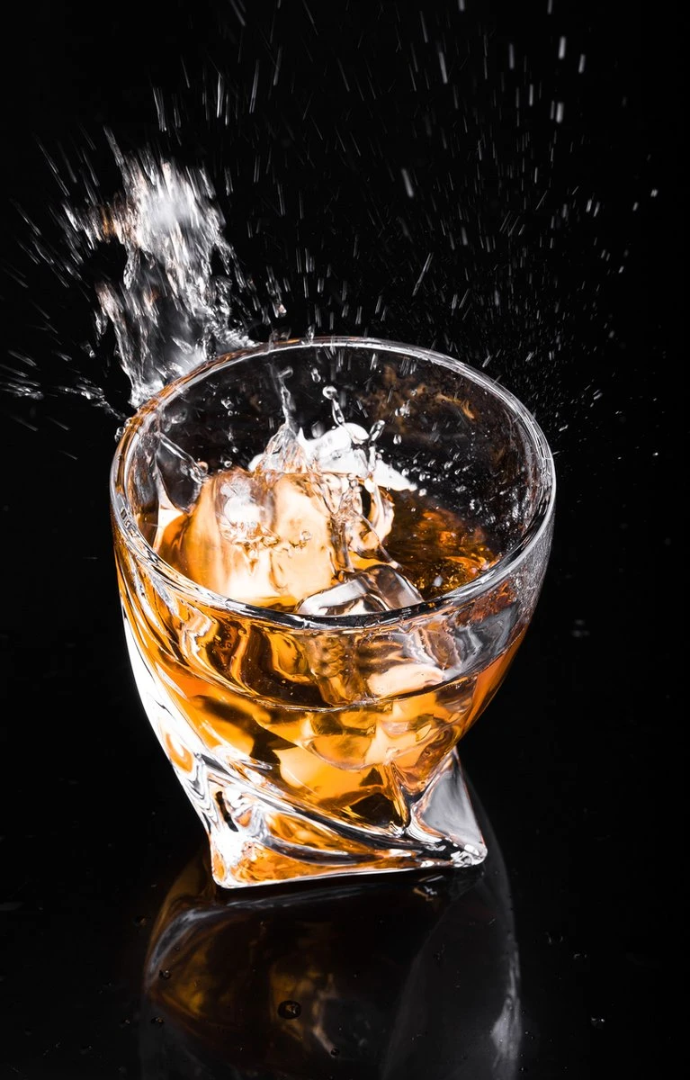 VDN Edam Whiskey Glazen Set Handgeblazen - 4 Whiskeyglazen – Tumbler - Loodvrij Kristal Glas 2 VDN Edam Whiskey Glazen Set Handgeblazen - 4 Whiskeyglazen – Tumbler - Loodvrij Kristal Glas - Afbeelding 2