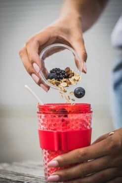 Sareva Muesli Beker - Met Lepel - Yoghurt 2 Go - Rood -Huishoudelijk Serviesgoed 800x1200 35