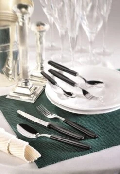 Victorinox Swiss Classic Tafelmessenset - 11cm - 3-delig - Zwart - Gekarteld - RVS En Kunststof -Huishoudelijk Serviesgoed 827x1200