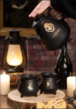 Harry Potter "Hogwarts" Theepot Set Met 2 Ketels 21 Harry Potter "Hogwarts" Theepot Set Met 2 Ketels -Huishoudelijk Serviesgoed 835x1200 2
